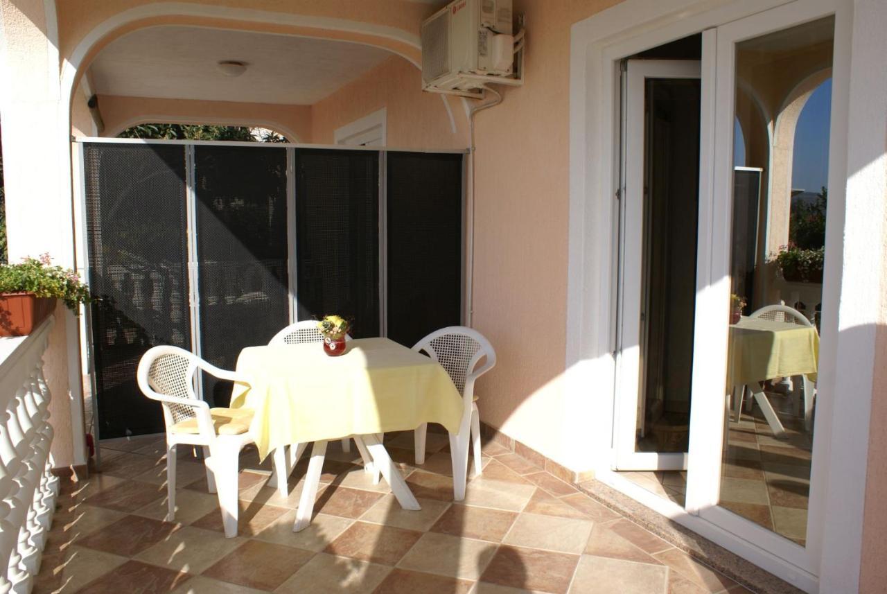 Apartment Nevenka Đảo Krk Ngoại thất bức ảnh