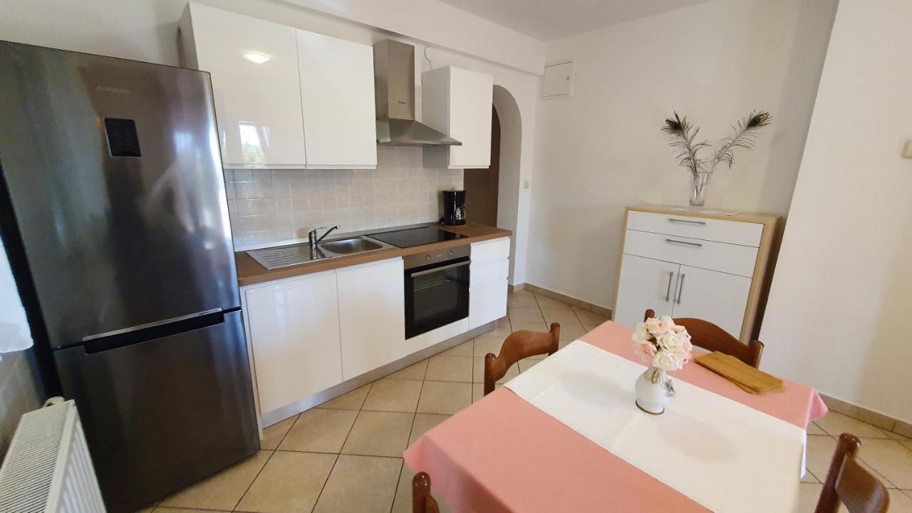 Apartment Nevenka Đảo Krk Ngoại thất bức ảnh